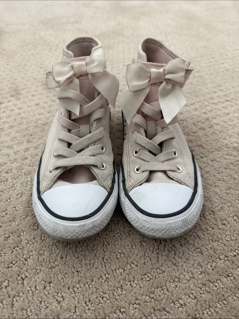 Converse Kids High-Top Sneakers in Light Beige with White Toe